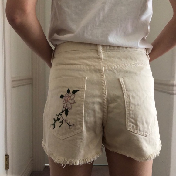Zara embroidery off-white denim shorts - Picture 4 of 4